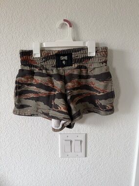 SHE wolf Women's Camo Stripe Lounge Shorts - Olive & Brown